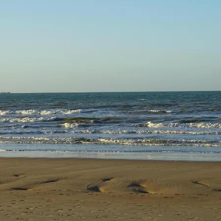 In Near The Beach, Cleaning Included 公寓